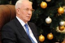 Азаров заявил, что бюджетники должны получить зарплату