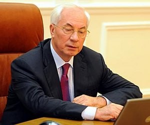 Азаров поддержит законопроект Згуровского?