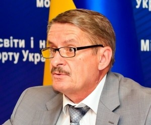 "КоСяК" не в высшем образовании, а в желании искать "5 угол в комнате"