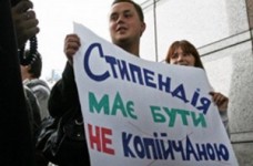 Правительство повышает размер стипендий последовательно