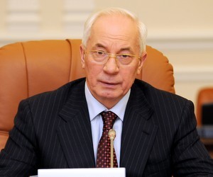 Азаров хочет, чтобы украинцы больше читали