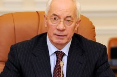 Азаров хочет, чтобы украинцы больше читали