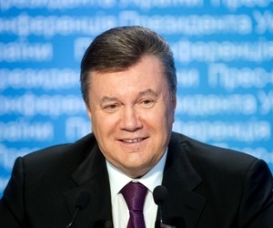 Янукович уверен, что зарплаты учителей будут повышаться