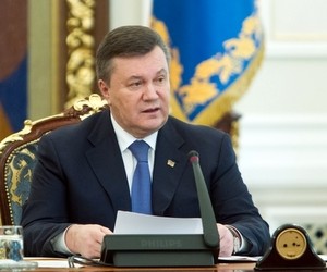 Мы выполняем все обязательства по повышению зарплат, - Янукович