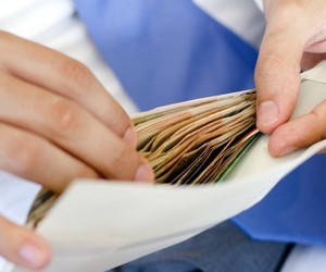 Взятки в высшей школе: учебные заведения напоминают супермаркеты