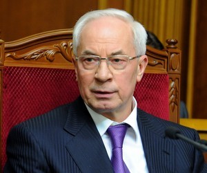 Азаров просит не использовать преподавателей в политических акциях