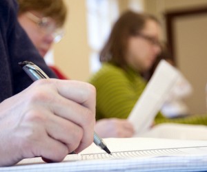 Азаров пообещал оплатить педагогам работу на ЗНО