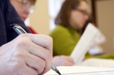 Азаров пообещал оплатить педагогам работу на ЗНО