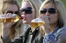 Половина девушек-подростков употребляют слабоалкогольные напитки, - МОЗ