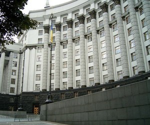 В правительстве думают, как уменьшить зарплаты учителей