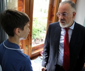 Табачник доволен работой приемных комиссий в Донецке