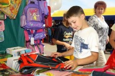 Кабмин проверит безопасность школьных товаров