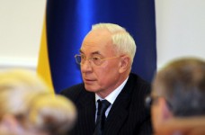 Азаров предупредил о ротации педагогических кадров