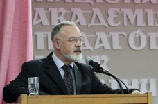 МОН увеличит штат экспертов учебников