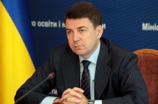 В МОН обещают бороться со взятками в вузах