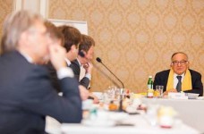 Ицхак Адизес - почетный доктор kmbs