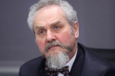 КНУ пригласил уволенного профессора МГИМО