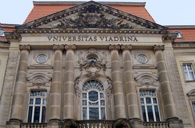 Cтипендии от университета Виадрина