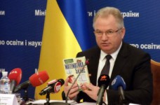 МОН выясняет, кто допустил ошибки в школьных учебниках