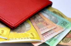 Антикризисные меры не повлияют на зарплаты педагогов