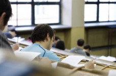 Ректорам с большой зарплатой изменят контракты