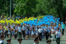 Аттестаты получили 280 тысяч выпускников школ