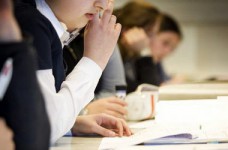 Вариант диктанта для учеников 9-х классов объявят завтра в 9.00