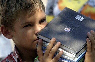 Условия зачисления учеников из Донбасса в школы упрощены