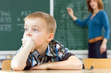 В Киеве хотят направить деньги за школьниками