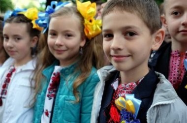 Яценюк: нужно воспитывать патриотов