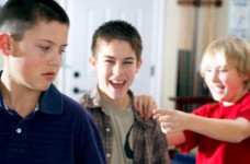 Как понять, что вашего ребенка запугивают в школе