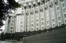 В Кабмине уверяют, что не экономят на учителях