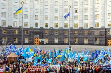 850 педагогов требовали от КМУ другой жизни