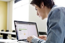 Прием в вузы: абитуриентов зачислят в первую волну