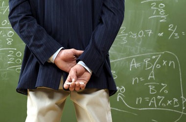 Школьных учителей будут аттестовать по-новому