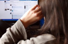 Родители считают соцсети опасными для детей - опрос