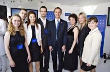 "Всемирные студии": гранты на обучение за рубежом