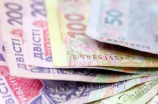 Минсоцполитики: надбавки и стипендии не отменены