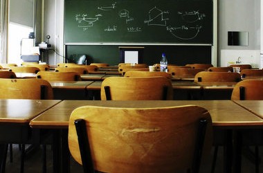 Украина должна сократить количество вузов и школ, - СМИ