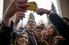 Нужно сделать образование современным, - Порошенко