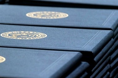 Вузы завышают стоимость дипломов об образовании