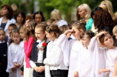 В украинских школах прозвучали последние звонки