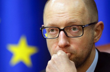 В системе среднего образования у нас кризис, - Яценюк