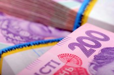 Яценюк призвал школы публиковать финансовую отчетность