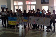 В закрытой столичной школе продолжается обучение