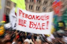 Школы отметят годовщину Революции на граните