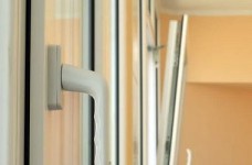 Яценюк призвал местные власти ремонтировать школы