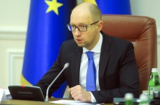 Средства на исследования пропадают, - Яценюк