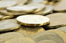 Правительство сокращает ассигнования на образование