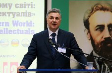 Учителю платят меньше доллара за урок, - Огневьюк